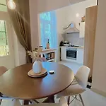 Апартаменты With Spacious Terrace Floramy