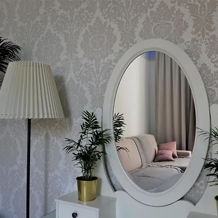 With Spacious Terrace Floramy 아파트 *