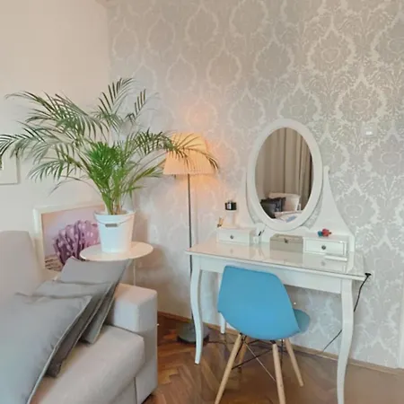 Apartmán With Spacious Terrace Floramy