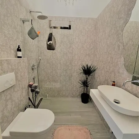 With Spacious Terrace Floramy Apartman Opatija