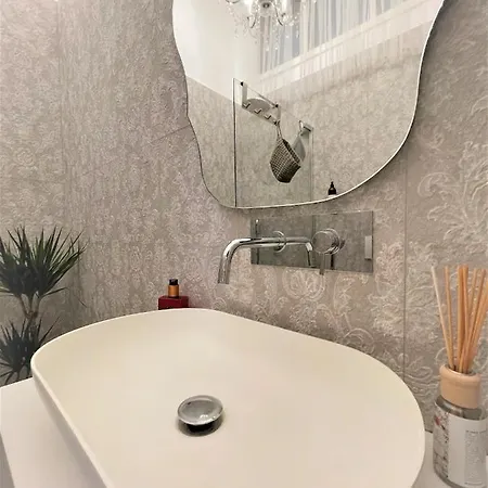 With Spacious Terrace Floramy Appartement *