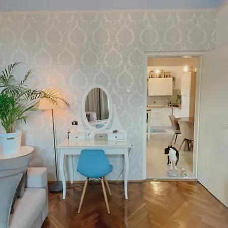 With Spacious Terrace Floramy Appartement *