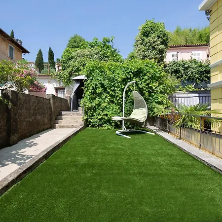 With Spacious Terrace Floramy Apartment
